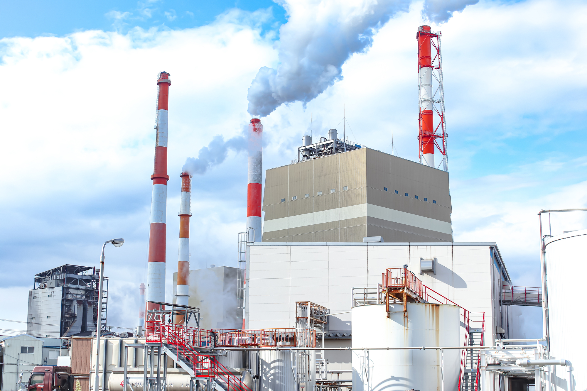 >王子製紙（株）苫小牧工場の新聞巻取製品、古紙の輸送							