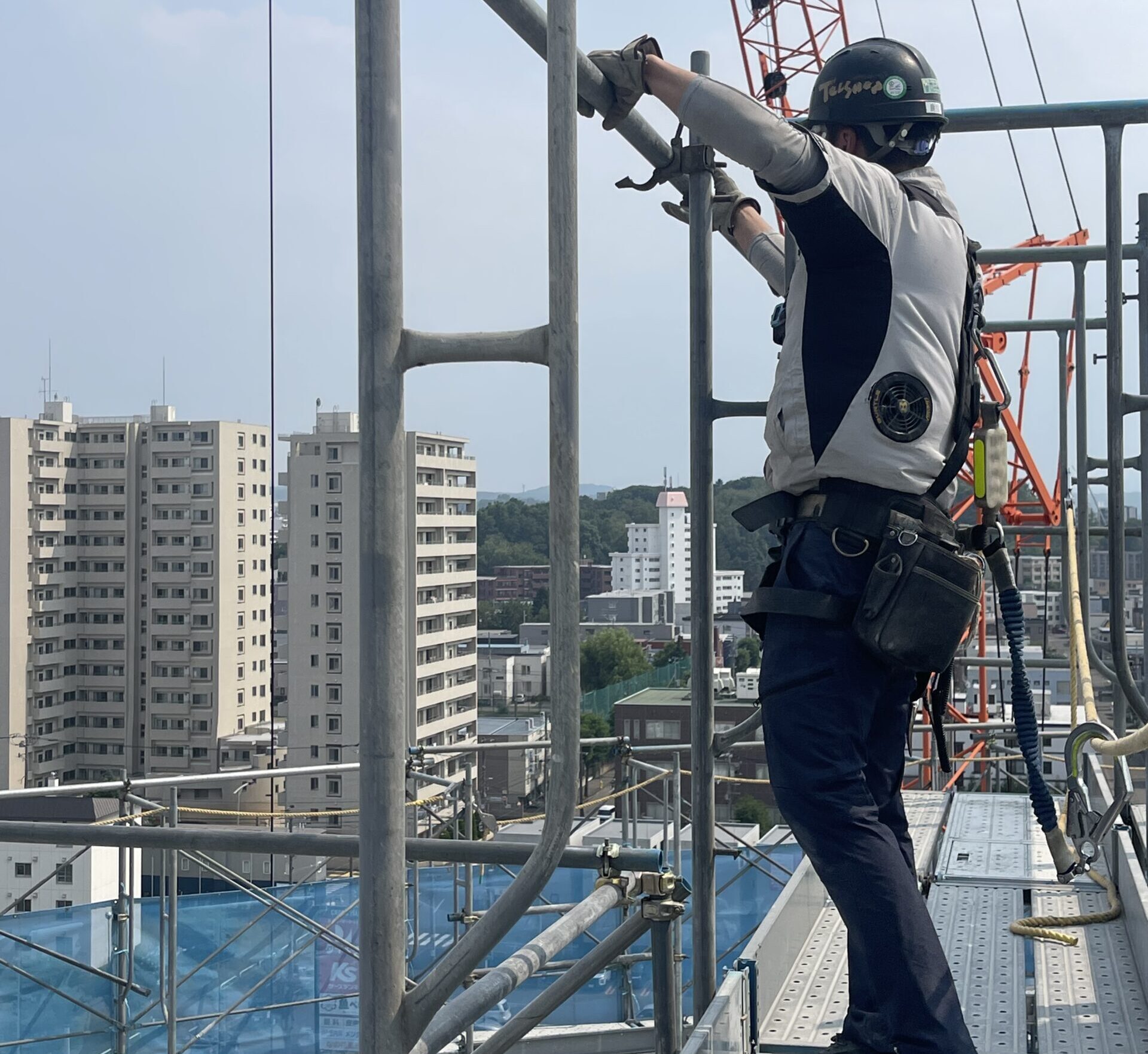 【足場作業スタッフ（経験者）】月給26〜35万円／実力次第で高収入！即戦力歓迎の正社員採用